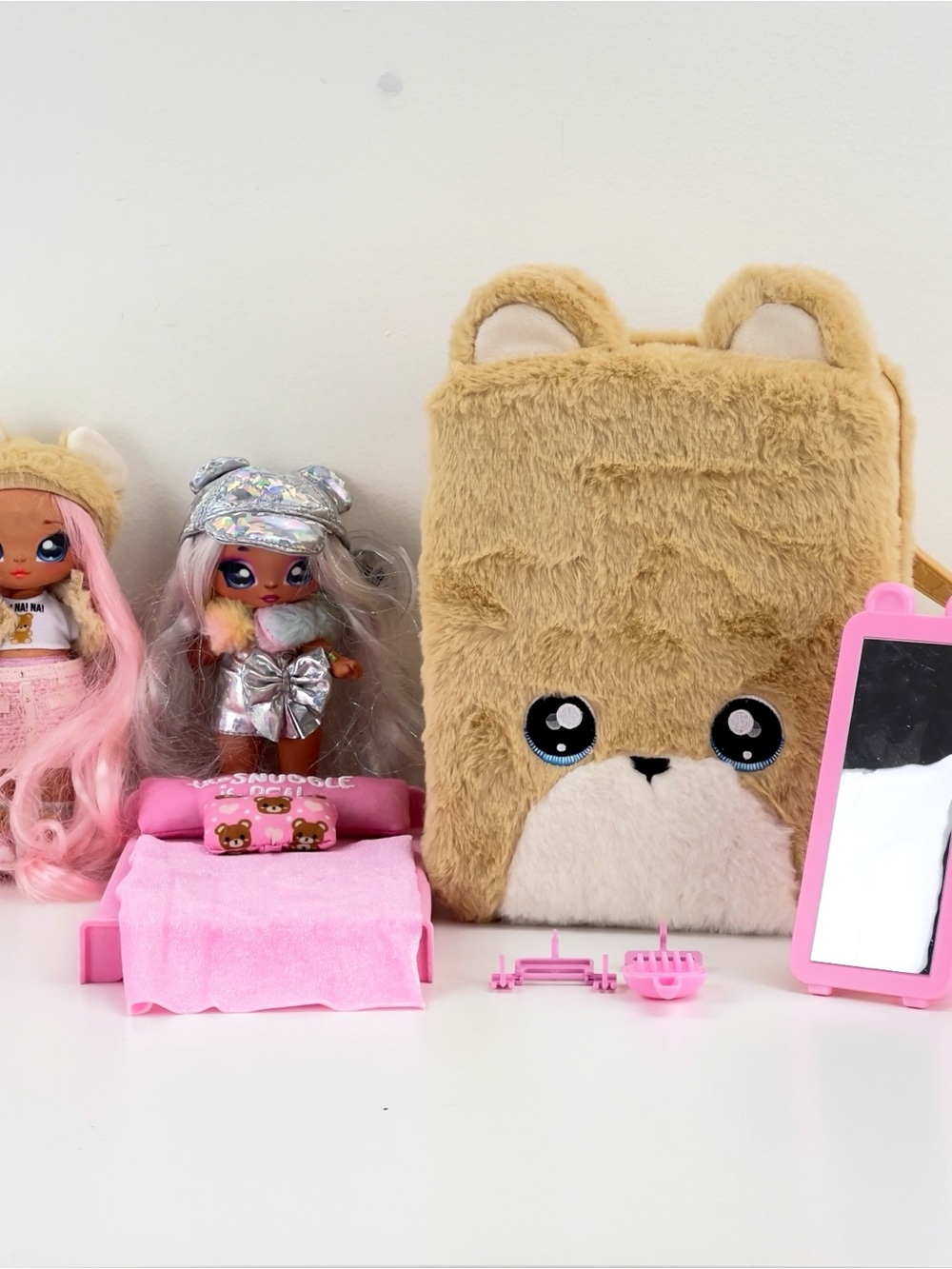 Na Na Na Surprise 3-in-1 Bear Backpack Bedroom Playset  With Two Dolls